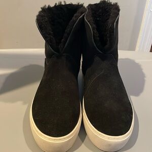 Ugg Sneaker/Boots